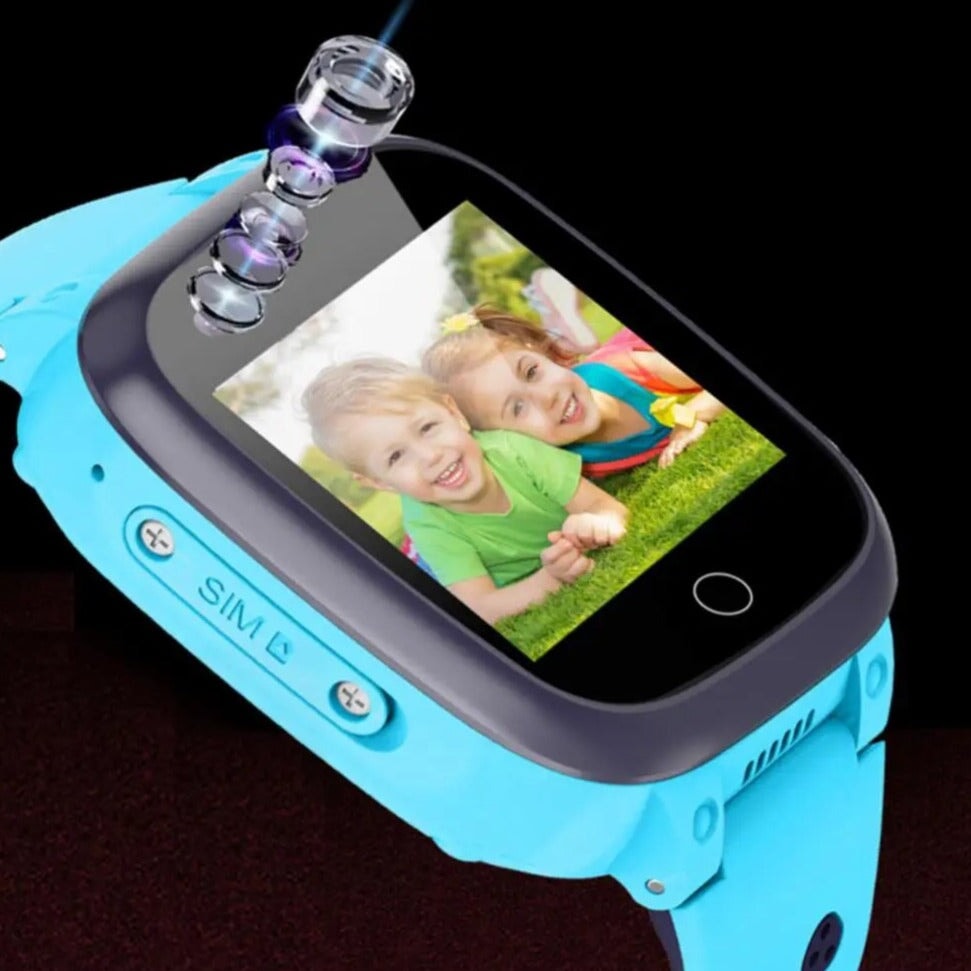 Montre Connectée Enfant GPS 4G SW-9158 bleue avec caméra et écran affichant des fonctionnalités